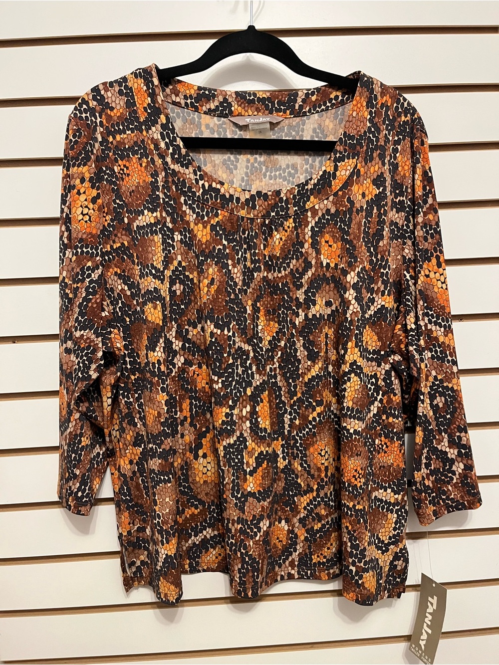 🧡 3/$15 TanJay Brown & Orange Animal Print Long Sleeve Scoop Neck Top